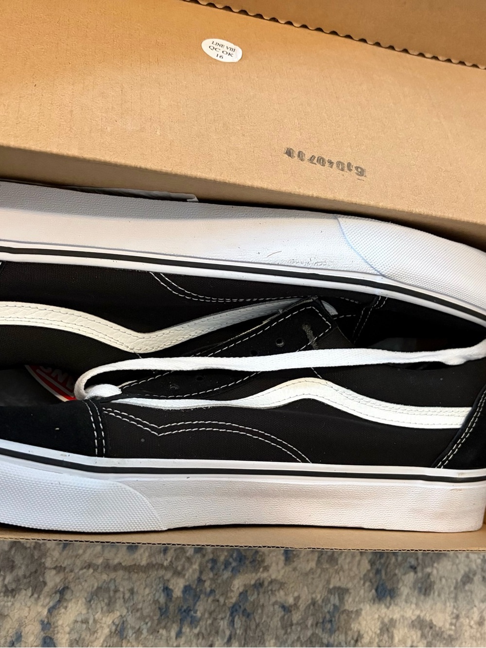 Vans Men’s 12 Old Skool Black and White Low-Top Skate Sneakers NIB